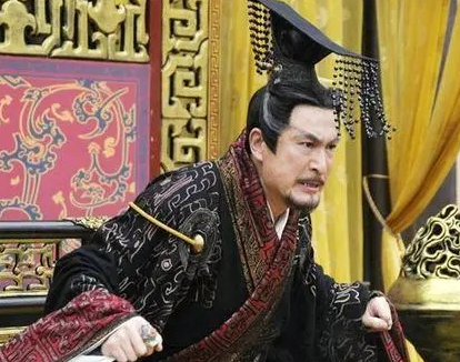 秦始皇时期发生焚书坑儒，秦始皇坑杀的是术士还是儒生？