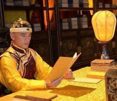 清朝皇帝一共有十二个，其中最烂的人是谁？