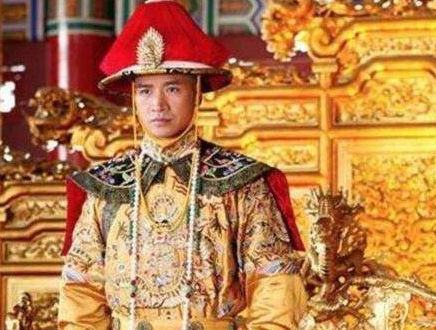 乾隆时期清朝还很强大，为什么到嘉庆就衰落了？