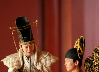 Which emperor was Wei Zhongxians political corruption during his reign? How did Wei Zhongxian rise to power?