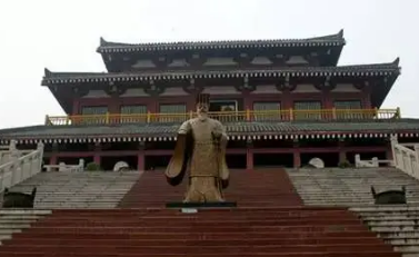汉武帝住的宫殿叫什么？为什么叫这个名字？