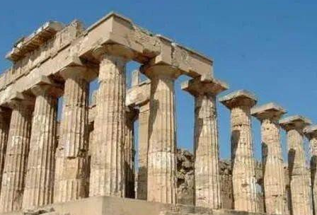 阿尔忒弥斯神庙存在多长时间？修建于哪一年？