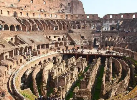 What are the characteristics of the ancient Roman amphitheater? How is it recorded?