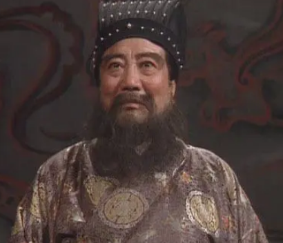 How did Dong Zhuo fight against the ten eunuchs? Who did he use?