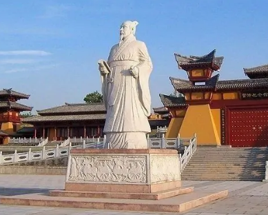 相地而衰征和初税亩是什么意思？有什么区别？