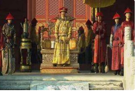  清初议政王大臣会议是什么地位？他们的权力如何？