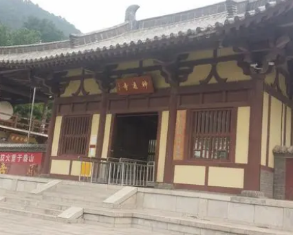 难陀的父亲母亲是谁？他们的身份又是什么？