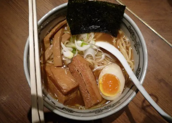 日式拉面用的是什么面条？原料是什么？