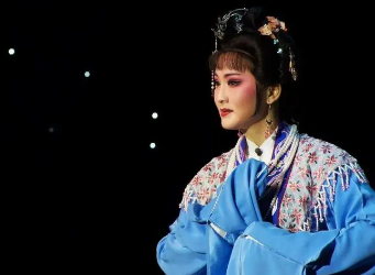 Who are the four renowned actresses of Shaoxing Opera? What kind of roles do they excel in performing?