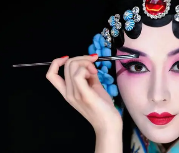 Who are the top ten beauties in the Peking Opera world? What are they known as?
