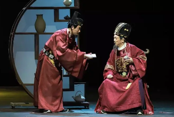 “士大夫”这个词具体指什么？这个词最早出现在哪里？