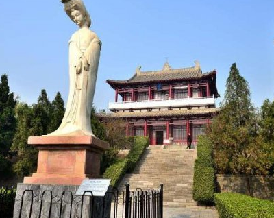 杨贵妃墓位于哪个省？位于什么地方？