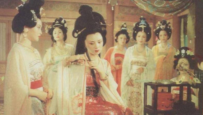 安禄山与杨贵妃打闹时发明了什么？现代女性潮流如何形成？