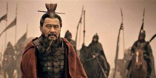 历史上的曹操和演义小说中的曹操有什么不同？