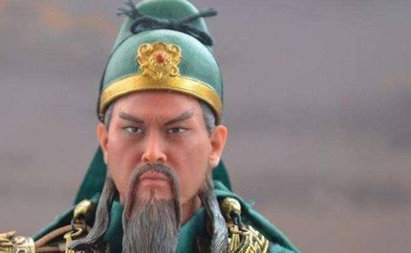 关羽为什么看不起孙权？