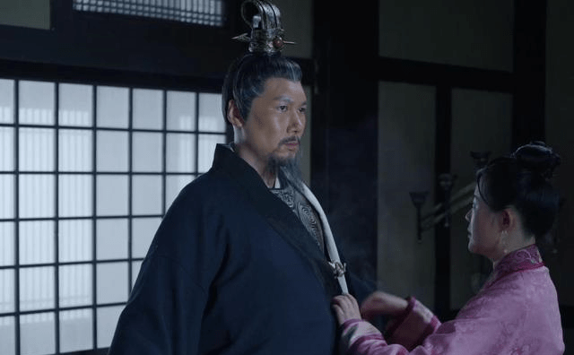 范蠡二儿子入狱，大儿子赶去救人，范蠡为何说大儿子会害死弟弟？