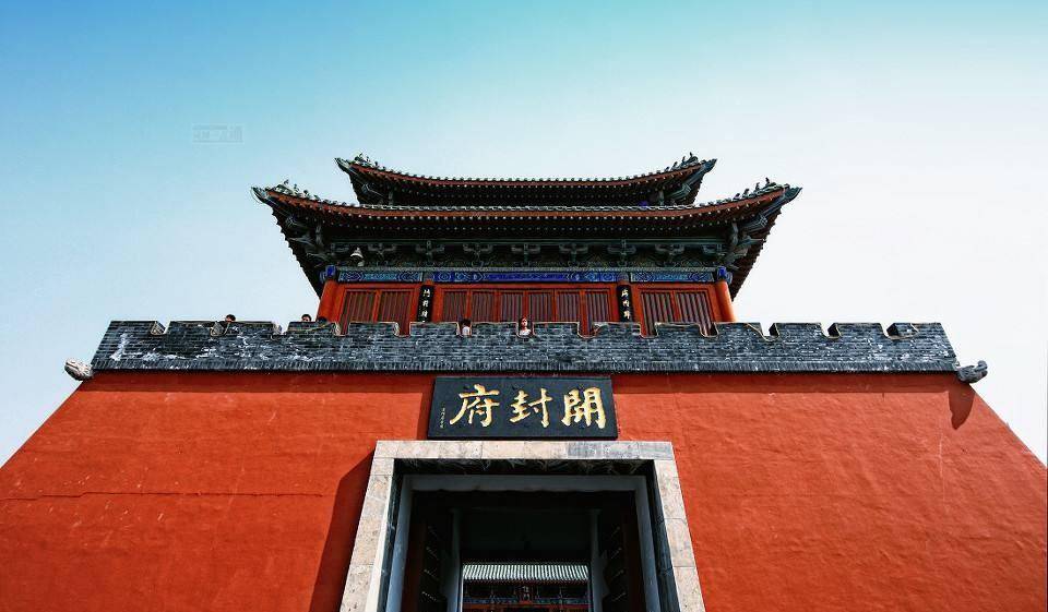好的，以下是问题包拯身边的公孙策、展昭、王马张赵，历史上真实存在的有谁？