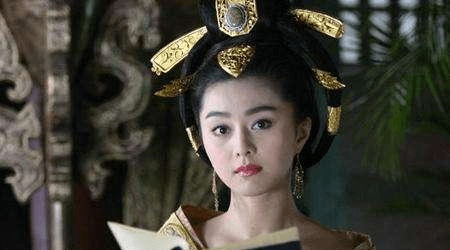 

杨贵妃受唐玄宗独宠为何未被封为皇后？