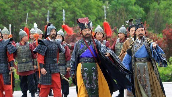 有文臣荀彧郭嘉，有武将颜良文丑的袁绍，为何还是败亡了？
