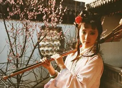 黛玉葬花如何深度解读？故事情节是什么样的？