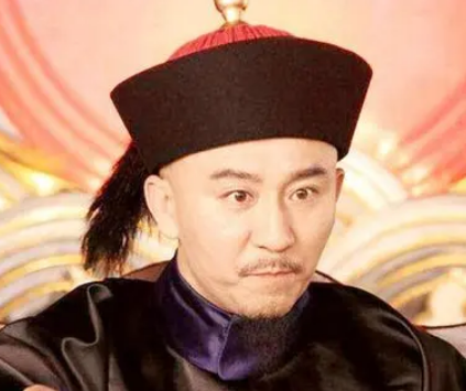  教导皇子的老师叫什么？是什么官职？