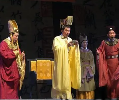  太师和丞相都是什么官职？哪个官职大?