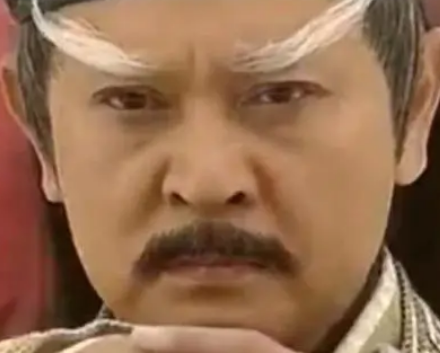  白眉鹰王要自立门户的原因是什么？是为了什么？