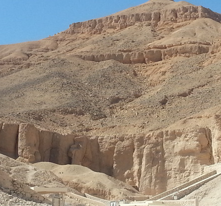 帝王谷和金字塔的区别是什么？区别有多大？