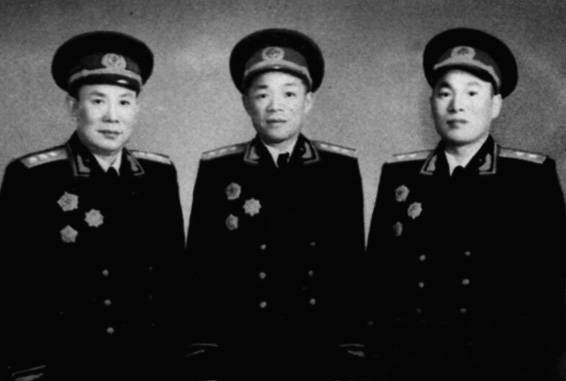 30年前，他是韩先楚的领导，30年后，韩先楚成他的领导，意想不到：这怎么可能？