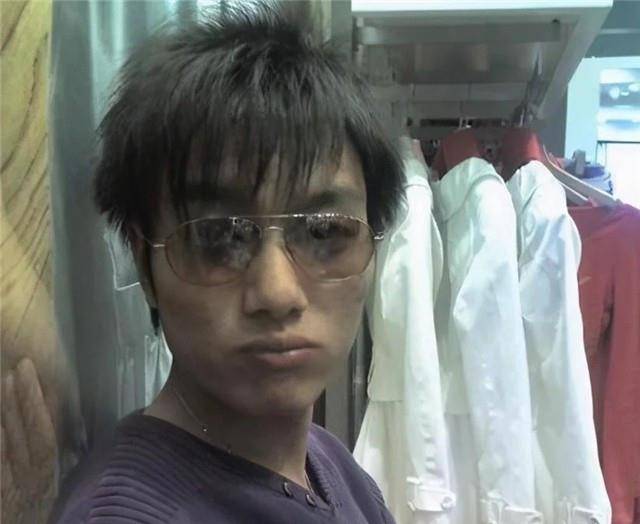 李启铭出狱后生活引关注，采访中坦言：“我爸是李刚！”