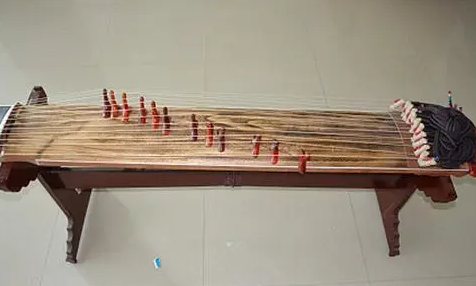 What are the differences between Gayageum and Guzheng? How do they differ?
