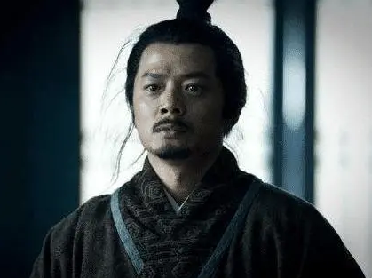韩信被杀的根本原因是什么？杀他的人是谁？