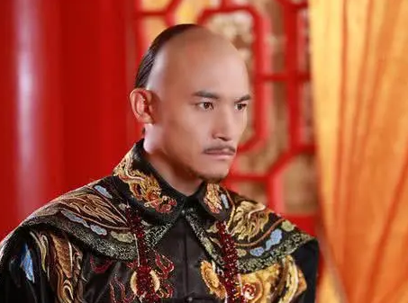 多尔衮放弃皇位的原因是什么？出于什么考虑？
