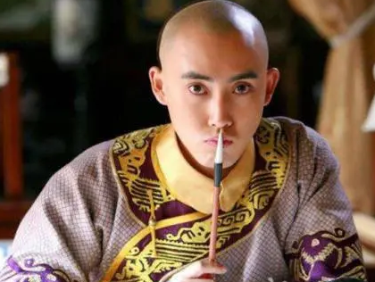 多尔衮是康熙的什么？两人之间是什么关系？