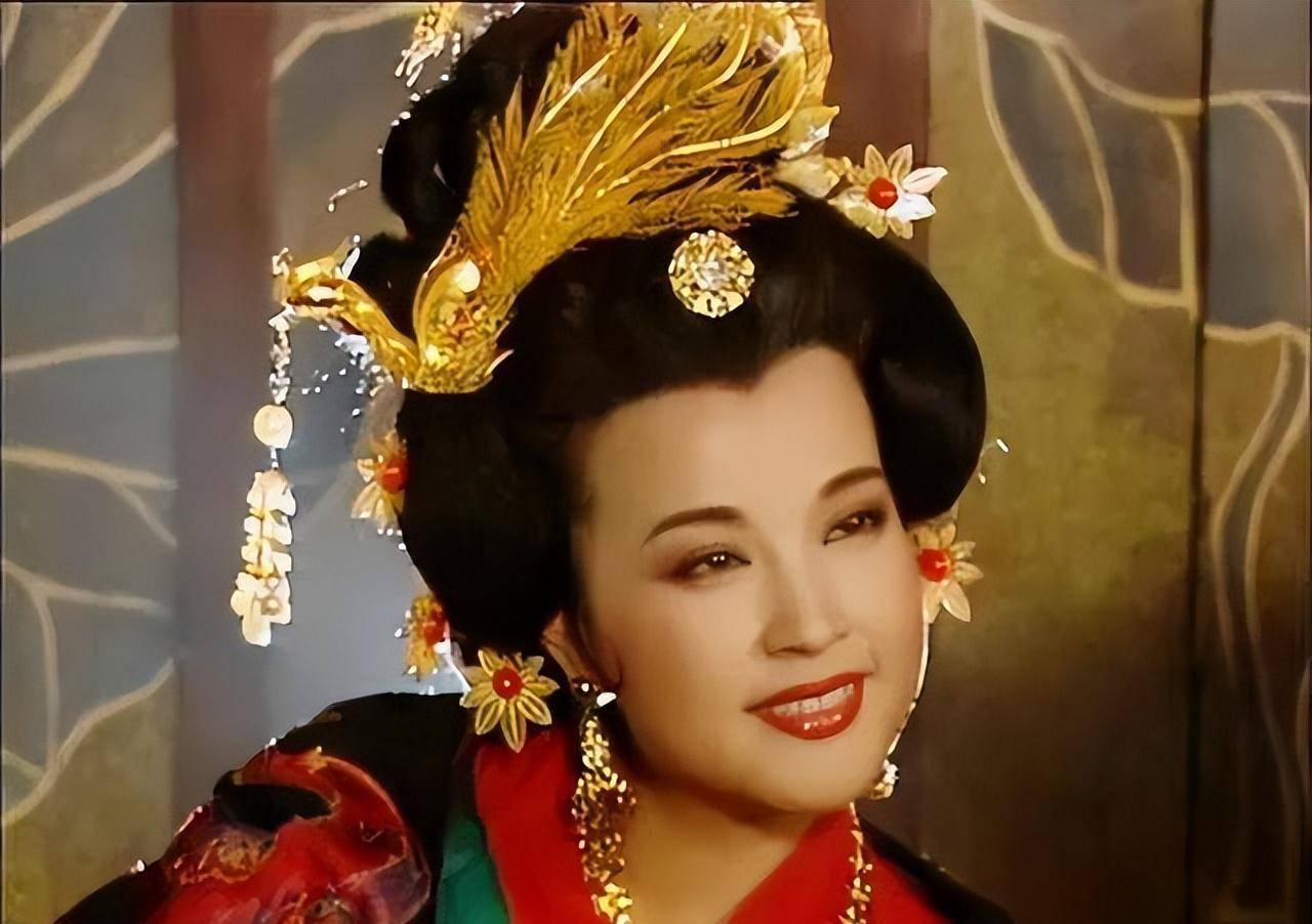 武则天在武周王朝时期统治了15年，李显复位后她做了什么？