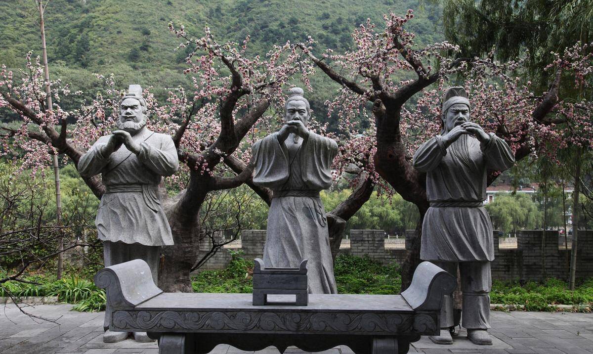 刘邦称帝后如何应对韩信的问题？帝王风范的体现！