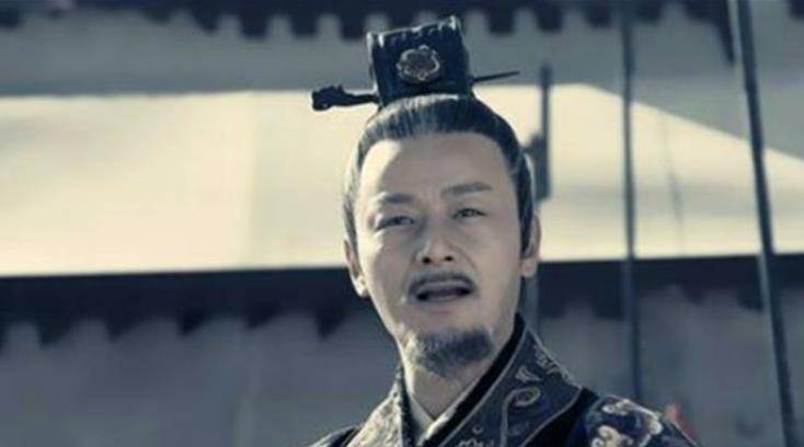 汉武帝如何巧妙解决西汉初王国势力强大威胁皇权的问题？