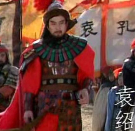 袁绍是四世三公为啥袁术不是？有什么方面的原因？