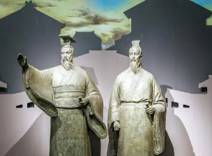 为什么有两个齐桓公？哪个更厉害呢？