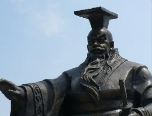 齐桓公的原名叫什么？他的父亲是谁？
