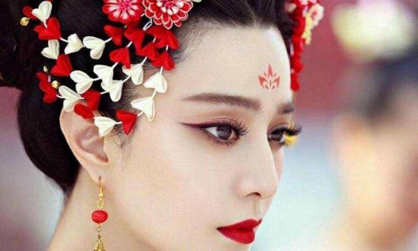 武则天为何要让狄仁杰上前看东西？
