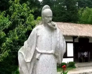 白居易是中唐还是晚唐时期的人物？白居易的作品有何特点？