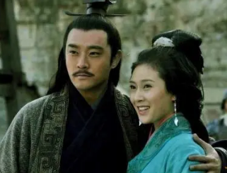 小乔是周瑜的妻还是妾？小乔和周瑜是什么关系？