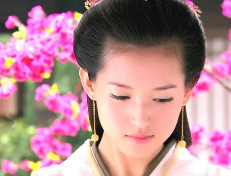 张嫣是不是鲁元公主亲生的?两人之间是什么关系？
