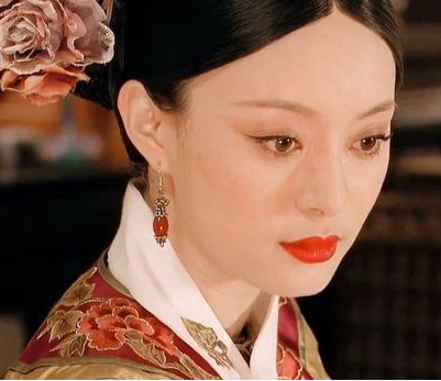 清朝妃子身上的白布条叫什么？它有哪些作用？