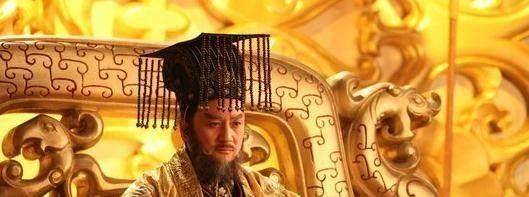 皇帝面临前朝皇后和唐朝皇后挑战