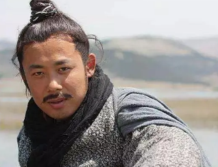 水浒传侯健的绰号是什么？他为何被称为通臂猿？