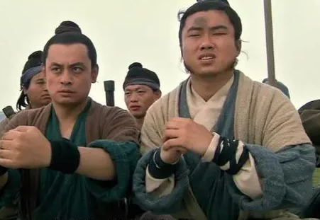 穆弘和穆春是什么关系？两人是亲兄弟吗？