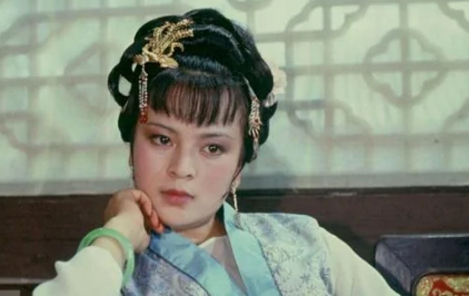 探春的性格有什么特点？书中有哪些与她相关的故事情节？