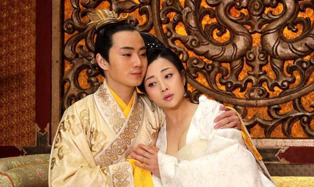 李治与武媚娘私会被人影打断，武媚娘死不认账